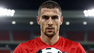 El lateral derecho colombiano Daniel Muñoz, figura de Crystal Palace, se une al Nottingham Forest tras una temporada...
